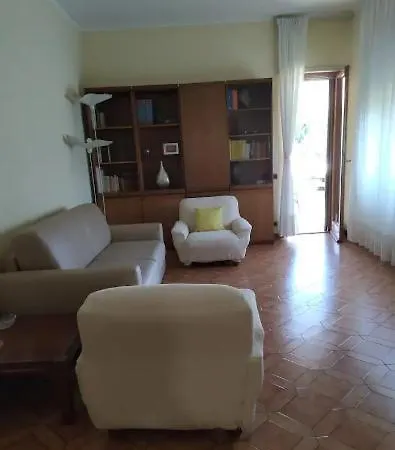 Apartment Confortevole, Con Parcheggio Gratuito Rom
